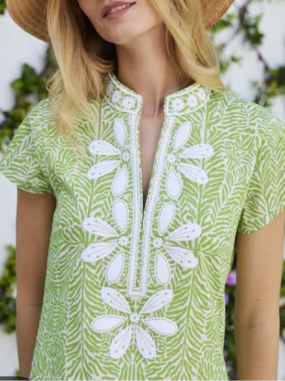 bella tu Bennet Tunic Dress. Like new. Size M. Hand appliqué embroidery.